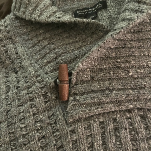 Banana Republic Wool toggle cable knit sweater.  women’s size large. - Picture 5 of 5